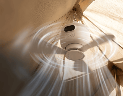 Kannettava retkeilytuuletin LED-valaistuksella ja kaukosäätimellä