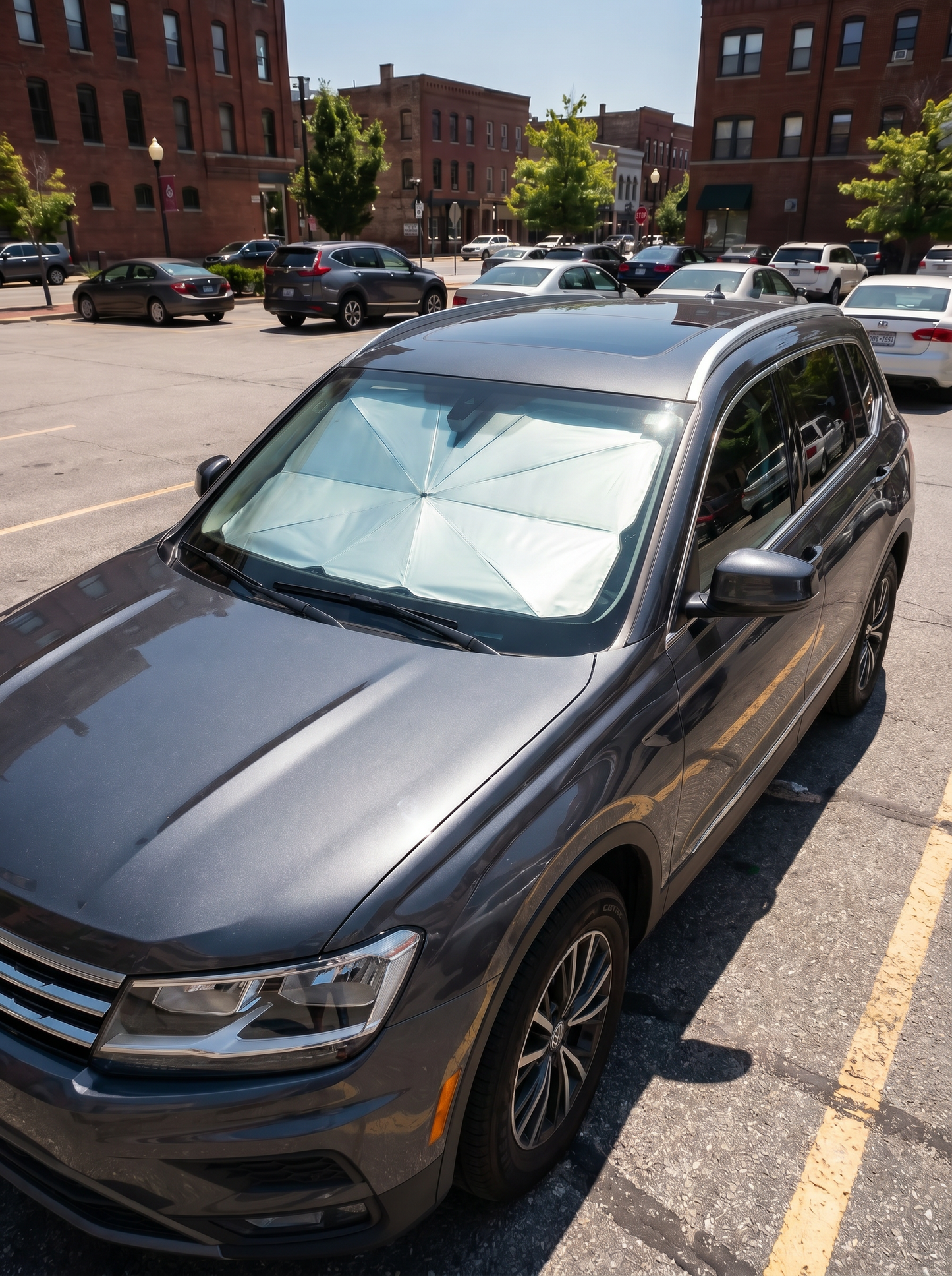 Taitettava aurinkosuoja tuulilasille